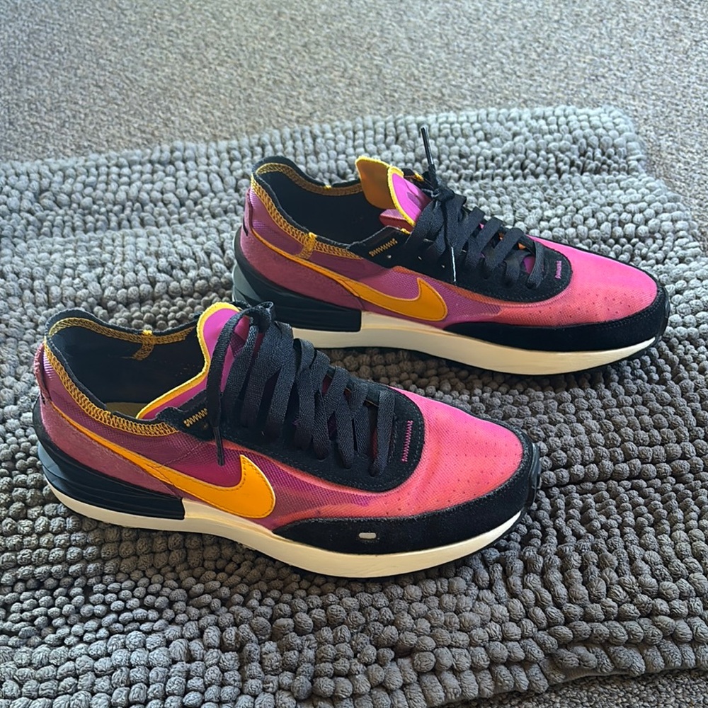 Nike Waffle One Active Fuchsia, women’s 8.5